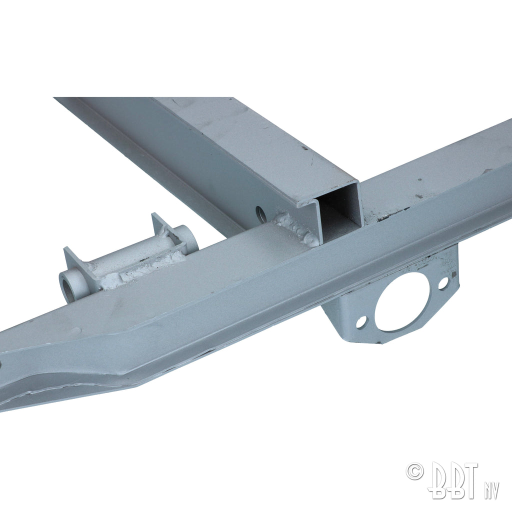 Chassisbalk vooraan met bevestiging hoofdremcilinder (LHD) detail — T1
