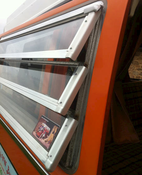 VW T2 Bus | Aluminium sierlijst jaloezieraam met RVS schroeven, Westfalia, 08/1967-07/1979