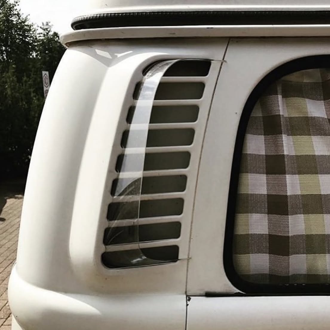 Luchtinlaat 'Earz' motorruimte, per paar – VW T2 Bus – detail 3